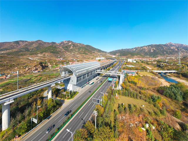  Projet de pont piétonnier pour métro léger sur rail