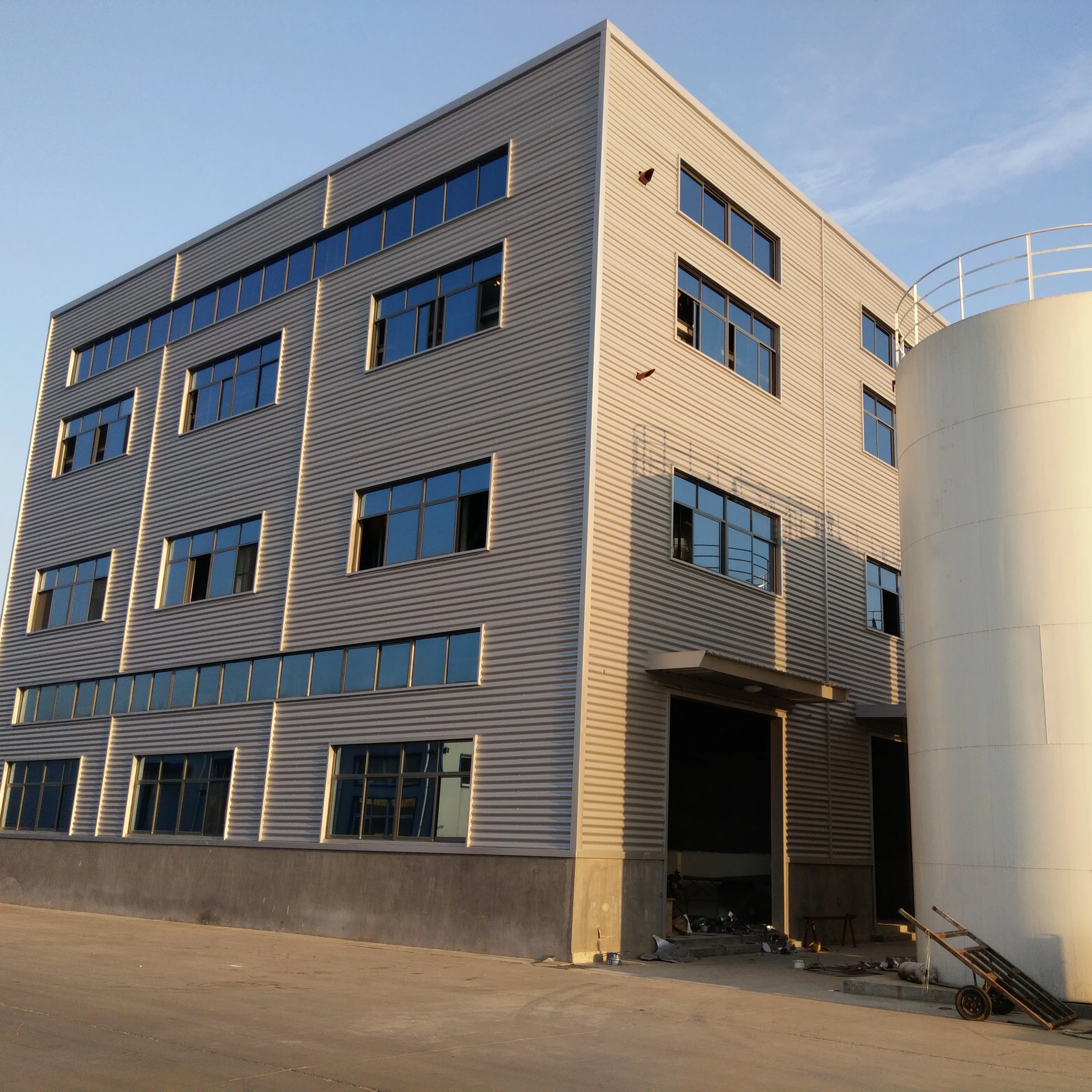 Bâtiment d'atelier de structure métallique pour l'alimentation