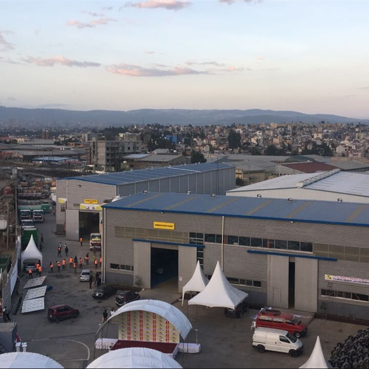 Immeuble de bureaux multicouche à structure métallique préfabriquée