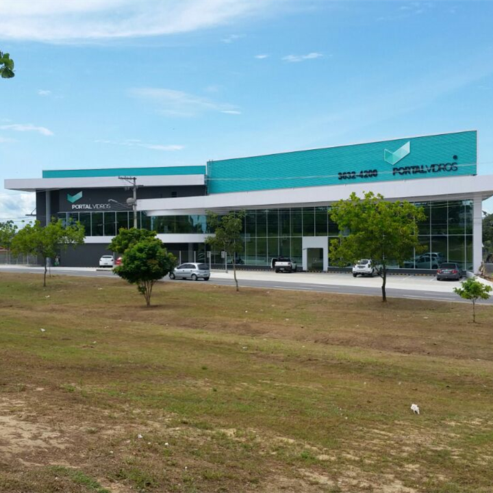 Immeuble de bureaux à structure métallique préfabriquée