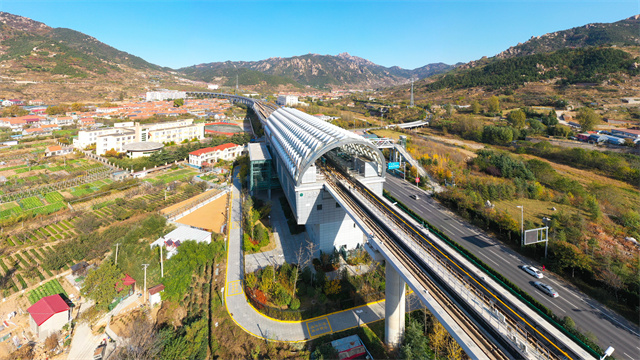  Projet de pont piétonnier pour métro léger sur rail